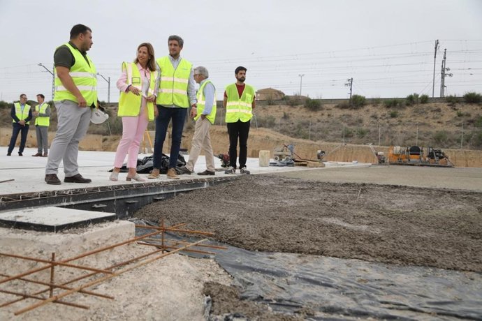 La alcaldesa de Zaragoza, Natalia Chueca, visita la ampliación de la Terminal Marítima de Zaragoza.