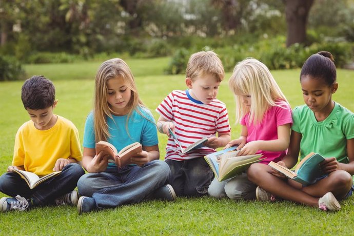 Cinc claus perqu els nens llegeixin més a l'estiu