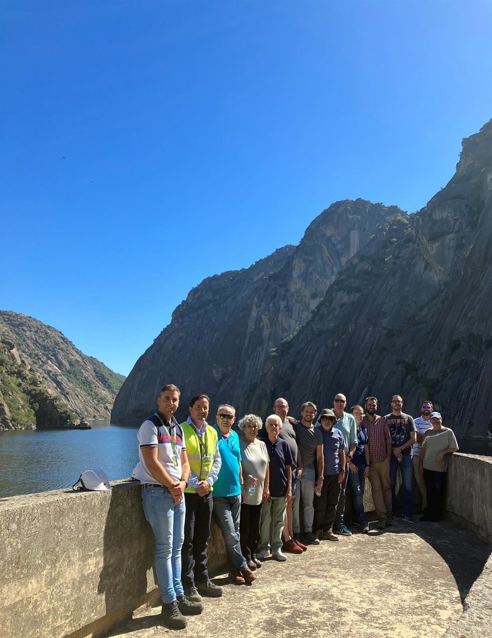 Visita de actores, directores y productores de cine a la presa de Aldeadávila (Salamanca)