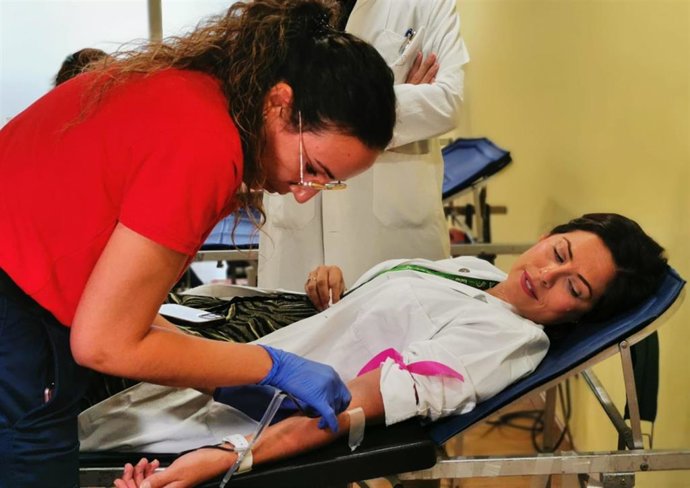 Campaña de donación de sangre en el Hospital de Valme, en Sevilla.