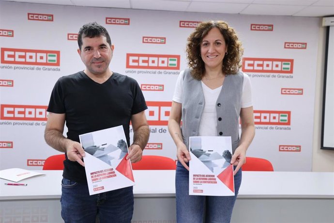 La secretaria general de CCOO de Andalucía, Nuria López; y el secretario general de CCOO de Granada, Daniel Mesa.