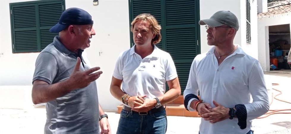 El vicepresidente de Acción Política de Vox, Jorge Buxadé, junto con el candidato de Vox al Congreso por Baleares, Jorge Campos.