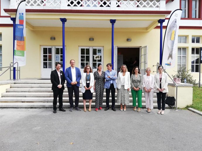 El concejal de Medio Ambiente del Ayuntamiento de Valladolid, Alejandro García Pellitero (segundo por la izquierda), junto a representantes de las otras siete ciudades españolas de la Misión '100 Ciudades Inteligentes y Climáticamente Neutras'.