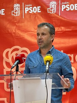 Millan durante la rueda de prensa