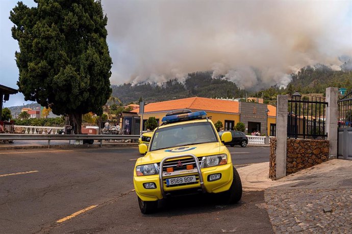 Un vehículo de las Brigadas de Refuerzo en Incendios Forestales (BRIF) que colabora en las labores de extinción del incendio de La Palma, a 16 de julio de 2023, en Puntagorda, La Palma, Canarias (España). Este incendio declarado en la madrugada de ayer 