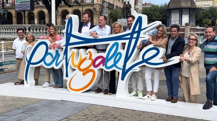 Carlos Iturgaiz y Beatriz Álvarez Fanjul en un acto de campaña en Portugalete (Bizkaia).