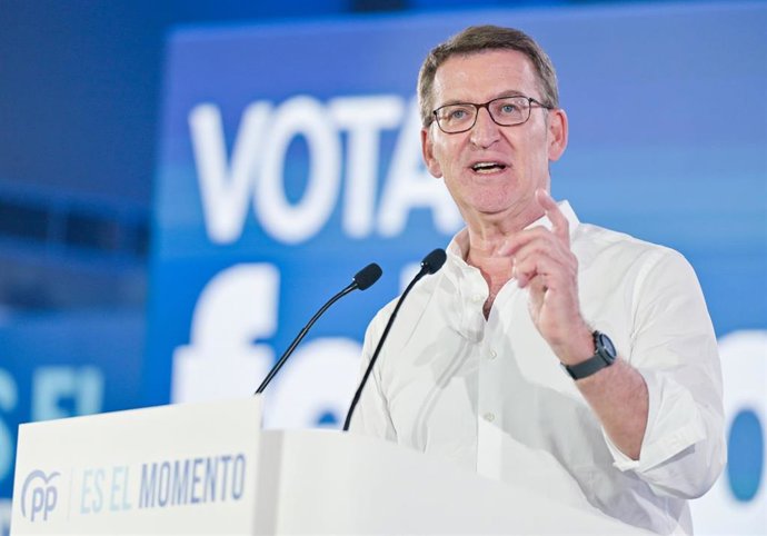 El líder nacional del Partido Popular y candidato a la presidencia del Gobierno, Alberto Núñez Feijóo, interviene durante un mitin electoral de cara al 23J
