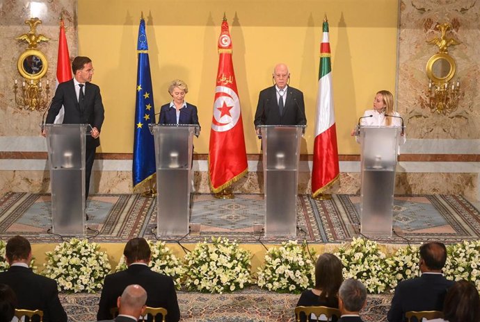 Mark Rutte, Ursula von der Leyen, Kais Saied y Giorgia Meloni en Túnez