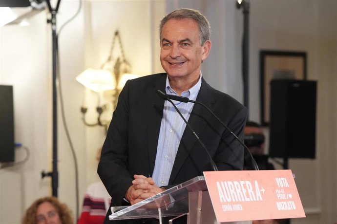 El expresidente del Gobierno central, José Luis Ródriguez Zapatero, en un acto electoral en San Sebastián.