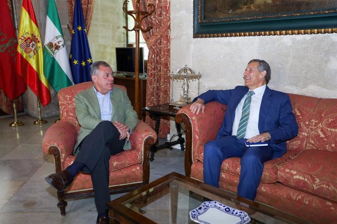 El Ayuntamiento recibe al director de la Agencia Espacial Española