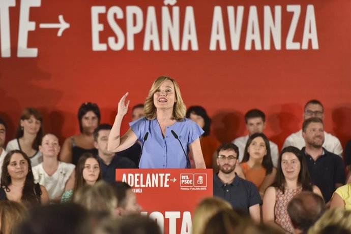 Pilar Alegría en el mitin de Huesca, en el que también ha participado Pedro Sánchez