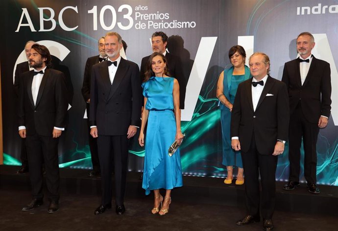 (I-D) Santiago Muñoz Machado, Manual Jabois, Pedro García Cuartango, El Rey Felipe VI, La Reina Letizia, Flavia Álvarez-Pedrosa, Ignacio Ybarra Y Marc Mutra, En Premios Internacionales De Periodismo De ABC     José Ramón Hernando / Europa Press 17/7/2023