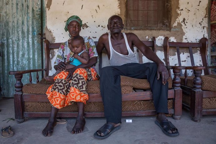 Archivo - Familia en Gambia