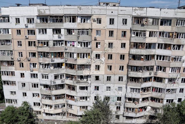 Archivo - June 10, 2023, Odesa, Ukraine: A residential building shows damage caused by the overnight attack of Russian troops that involved missiles and Shahed kamikaze drones, Odesa, southern Ukraine. Three people were killed and 29 were injured, includi
