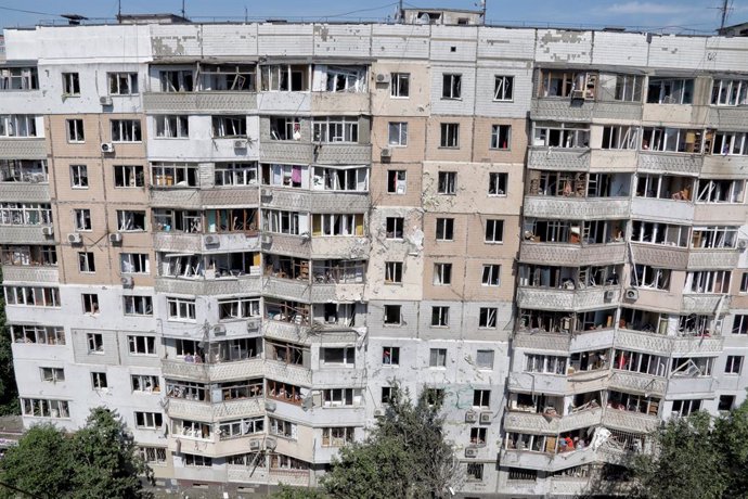 Archivo - June 10, 2023, Odesa, Ukraine: A residential building shows damage caused by the overnight attack of Russian troops that involved missiles and Shahed kamikaze drones, Odesa, southern Ukraine. Three people were killed and 29 were injured, inclu