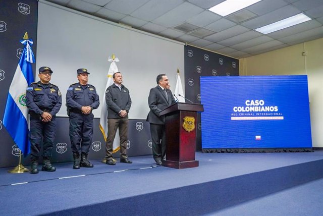 El fiscal general de El Salvador, en rueda de prensa, por el caso 'colombianos'