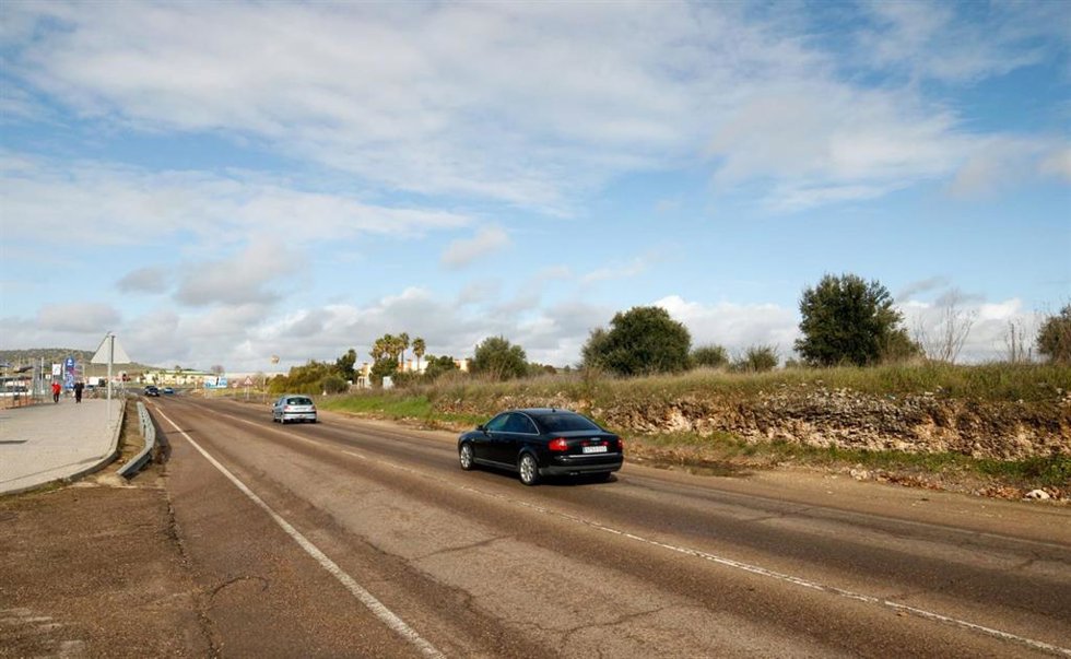 Archivo - Rodríguez Osuna califica de "noticia histórica" el anuncio del desdoblamiento de la N-630 a su paso por Mérida