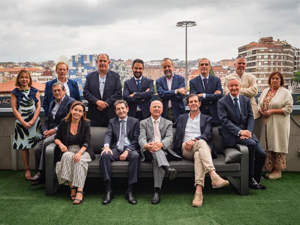 Firma del acuerdo entre Renta 4 Banco y Torsa Capital