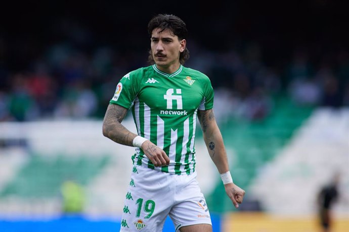 Archivo - Hector Bellerin of Real Betis looks on during the spanish league, La Liga Santander, football match played between Real Betis and CA Osasuna at Benito Villamarin stadium on April 3, 2022, in Sevilla, Spain.