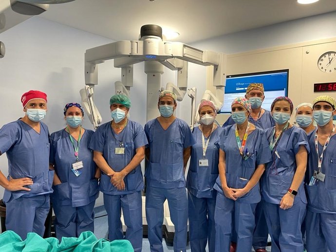 Equipo de cirugía robótica pediátrica del Hospital Universitario Reina Sofía.