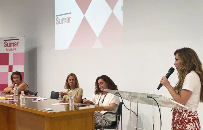 La candidata número 2 de Sumar por la provincia de Córdoba, María Teresa Pérez, durante su intervención.