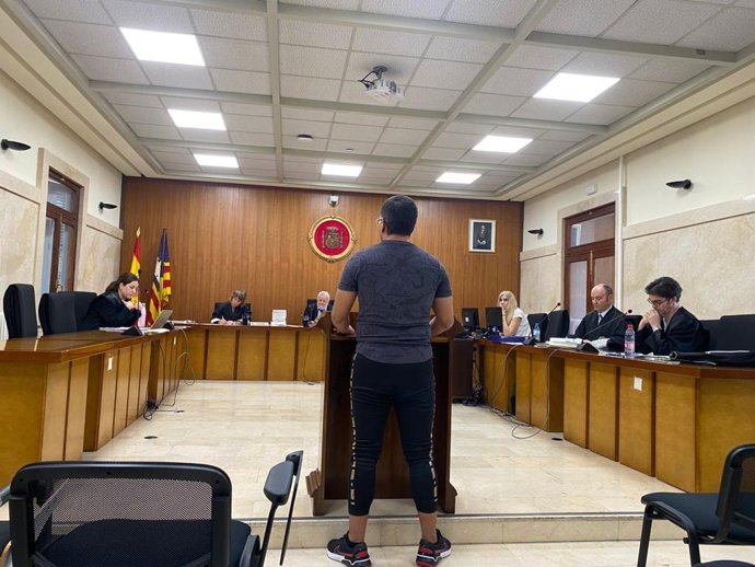 El acusado, declarando durante el juicio.