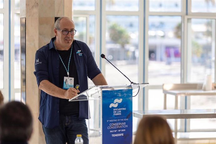 El científico titular del Centro Oceanográfico de Canarias, Jesús Arrieta, durante su intervención en el quinto Encuentro de los mares, que se celebra en Tenerife hasta el 19 de julio, organizado por Vocento y patrocinado por el Cabildo de Tenerife
