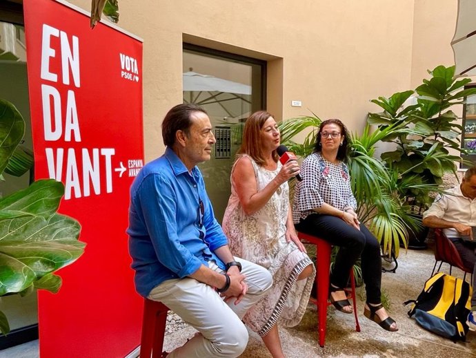 La cabeza de lista del PSIB al Congreso por Baleares, Francina Armengol, en un acto de campaña.
