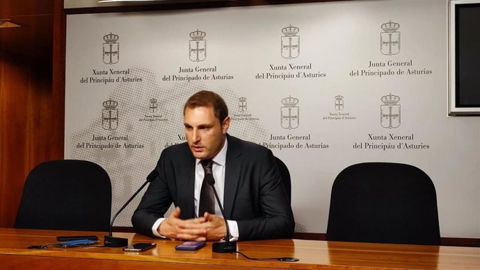 Adrián Pumares en rueda de prensa.