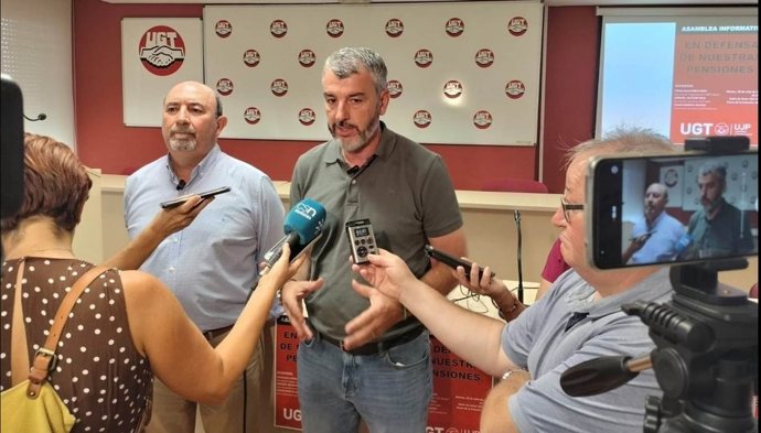 Óskar Martín durante sus declaraciones a los medios