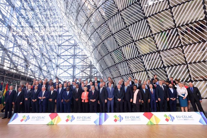 Foto de familia de la cumbre entre la UE y la CELAC en Bruselas