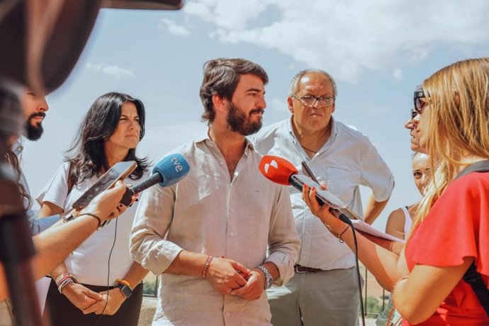 El responsable de Vox en Castilla y León y vicepresidente del Gobierno de esta comunidad autónoma, Juan García-Gallardo, durante su intervención en Toro. Cedida por Vox.