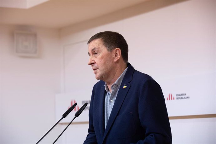 Archivo - El coordinador general de EH Bildu, Arnaldo Otegi, interviene en una rueda de prensa tras reunirse en la sede de Esquerra Republicana de Catalunya, a 25 de febrero de 2022, en Barcelona, Catalunya (España)