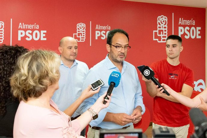 El candidato del PSOE al Congreso por Almería, Antonio Hernando.