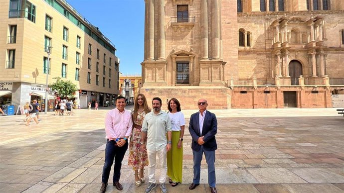 José Ramón Carmona, secretario general del PP de Málaga, ante la Catedral