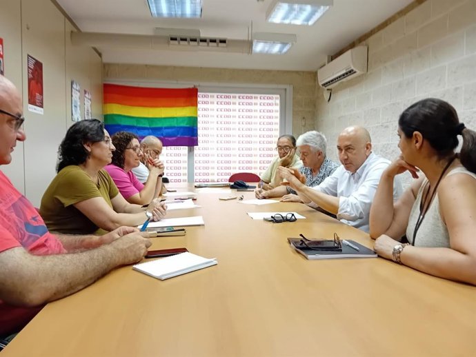 Representantes de la candidatura al Congreso y al Senado del PSOE por la provincia, han mantenido una reunión con los representantes de CCOO en su sede de Alicante.