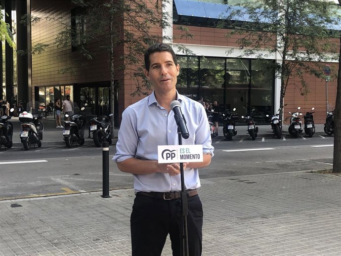 El candidato del PP al Congreso por Barcelona, Nacho Martín Blanco, en declaraciones a periodistas