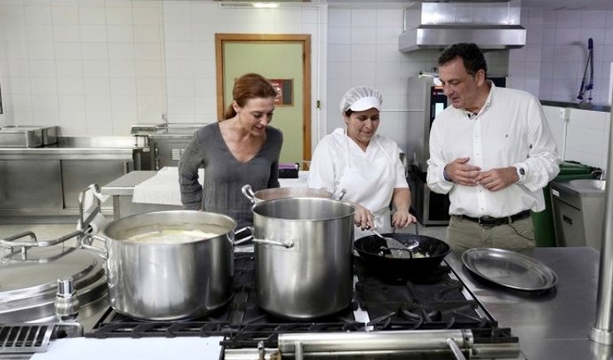 Los candidatos del Partido Popular para el 23J se reúnen con representantes de las empresas de inserción en la Cocina Económica