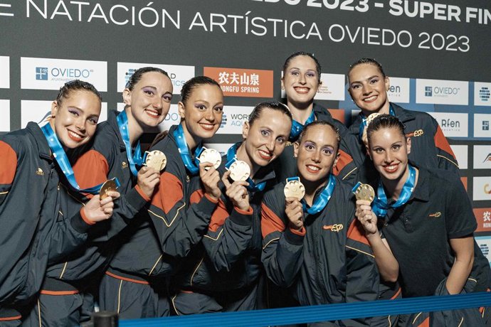 Archivo - Equipo español de natación artística, en una competición en Oviedo en 2023