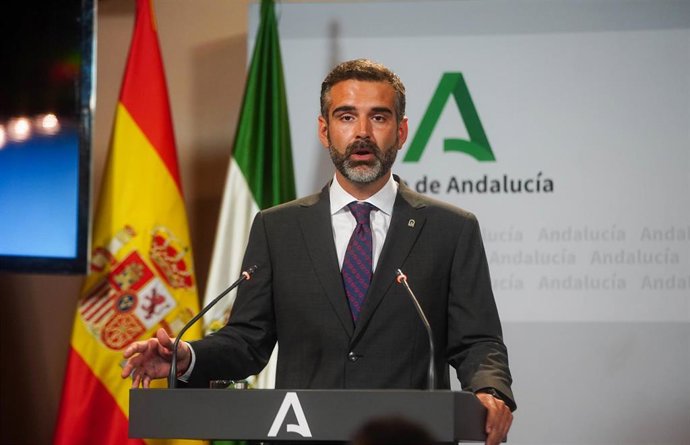 El consejero de Sostenibilidad, Medio Ambiente y Economía Azul de la Junta de Andalucía y portavoz del gobierno, Ramón Fernández-Pacheco, en la rueda de prensa tras el Consejo de Gobierno andaluz en el Palacio de San Telmo. A 18 de julio de 2023, en Sev