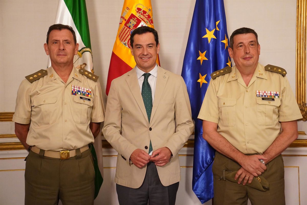 El presidente de la Junta recibe en San Telmo al nuevo delegado de Defensa en Andalucía, Ignacio