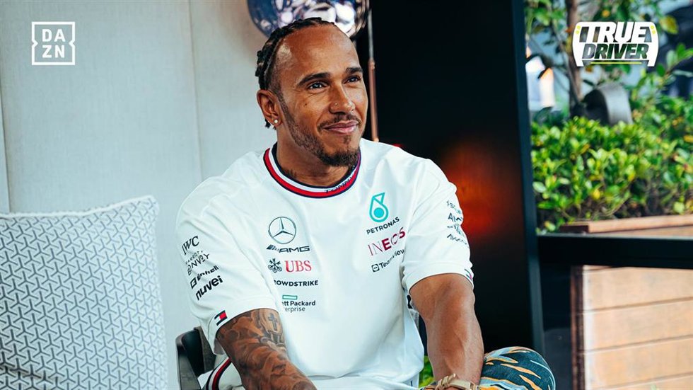 Lewis Hamilton durante una entrevista con 'True Driver' de DAZN