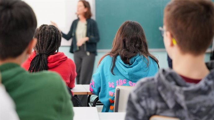 Cerca de 60.000 estudiantes reciben educación financiera de voluntarios empleados de banca