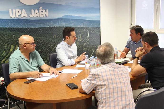 Reunión de candidatos del PSOE de Jaén con UPA