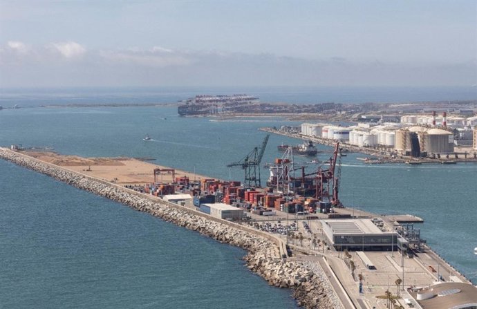 Los muelles Adossat y de la Energia del Puerto de Barcelona.