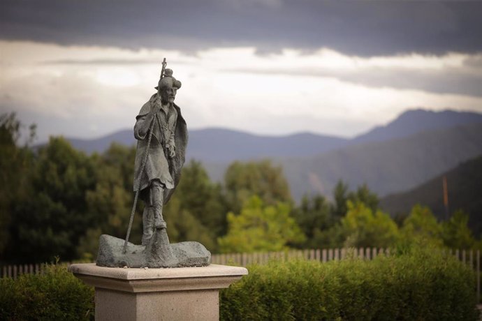 Archivo - Estatua de Santiago Apóstol en La Vía Künig, a 15 de septiembre de 2022, en Lugo, Galicia (España). La Vía Künig es una variante del Camino de Santiago Francés que pasa por la ciudad de Lugo. Recibe su nombre del monje alemán Hermann Künig, au