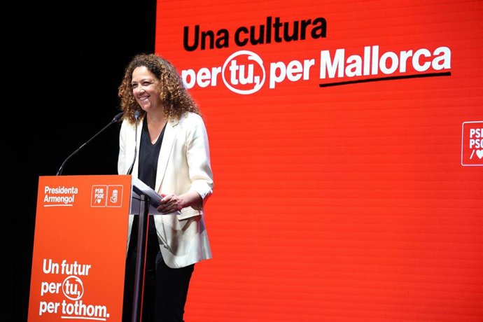 Archivo - La secretaria general de los socialistas de Mallorca, Catalina Cladera.