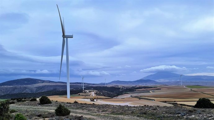 Archivo - Parque eólico en Soria