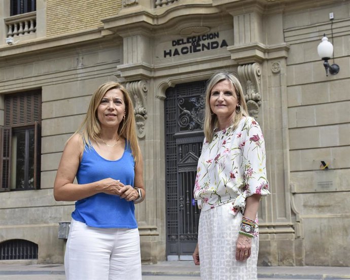 Ana Alós, junto con la candidata al Senado, Melania Mur