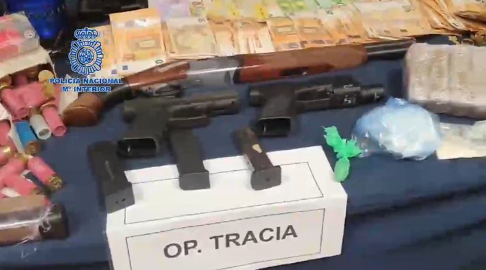 Cae una banda vinculada a los DDP dedicada al tráfico de armas y a 'vuelcos' simulando ser policías